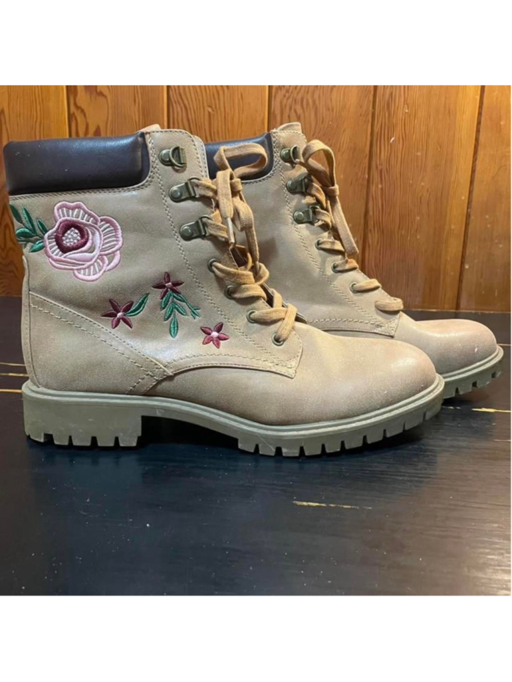 G By Guess Prinse Embroidered Floral Combat Hiking Boots Tan Camel Women's 9.5 M